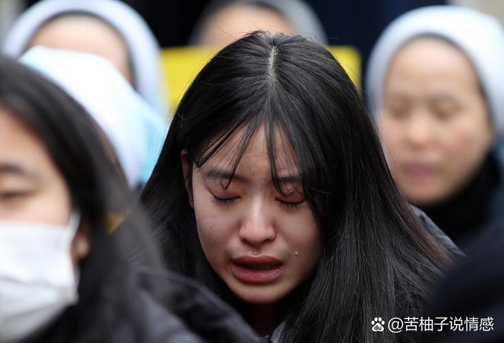 49图库图片资料大全:换下课铃学生大哭